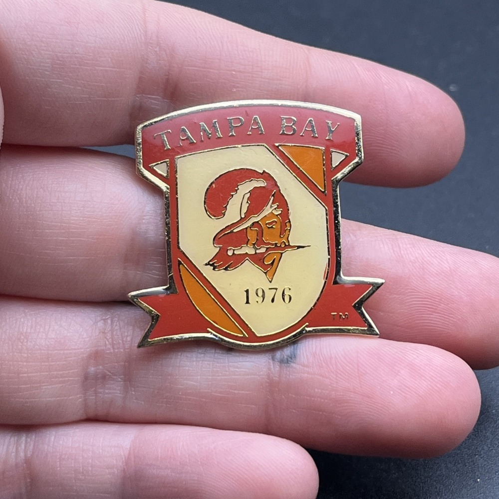 Tampa Bay Buccaneers NFL Football Lapel Hat Pin